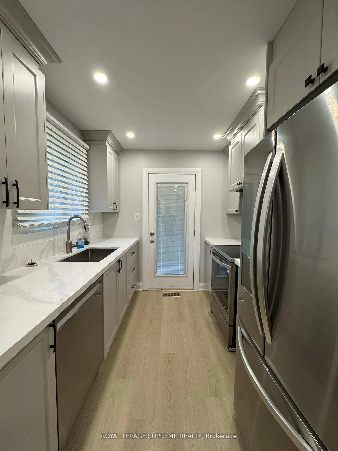 Photo 4 of Unit Upper, 8 Redwood Court, Barrie, Grove East — HOMEH