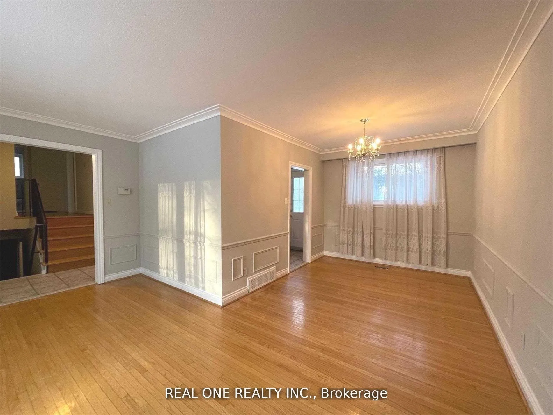 Photo 4 of 17 Valleycrest Avenue, Markham, Bullock — HOMEH