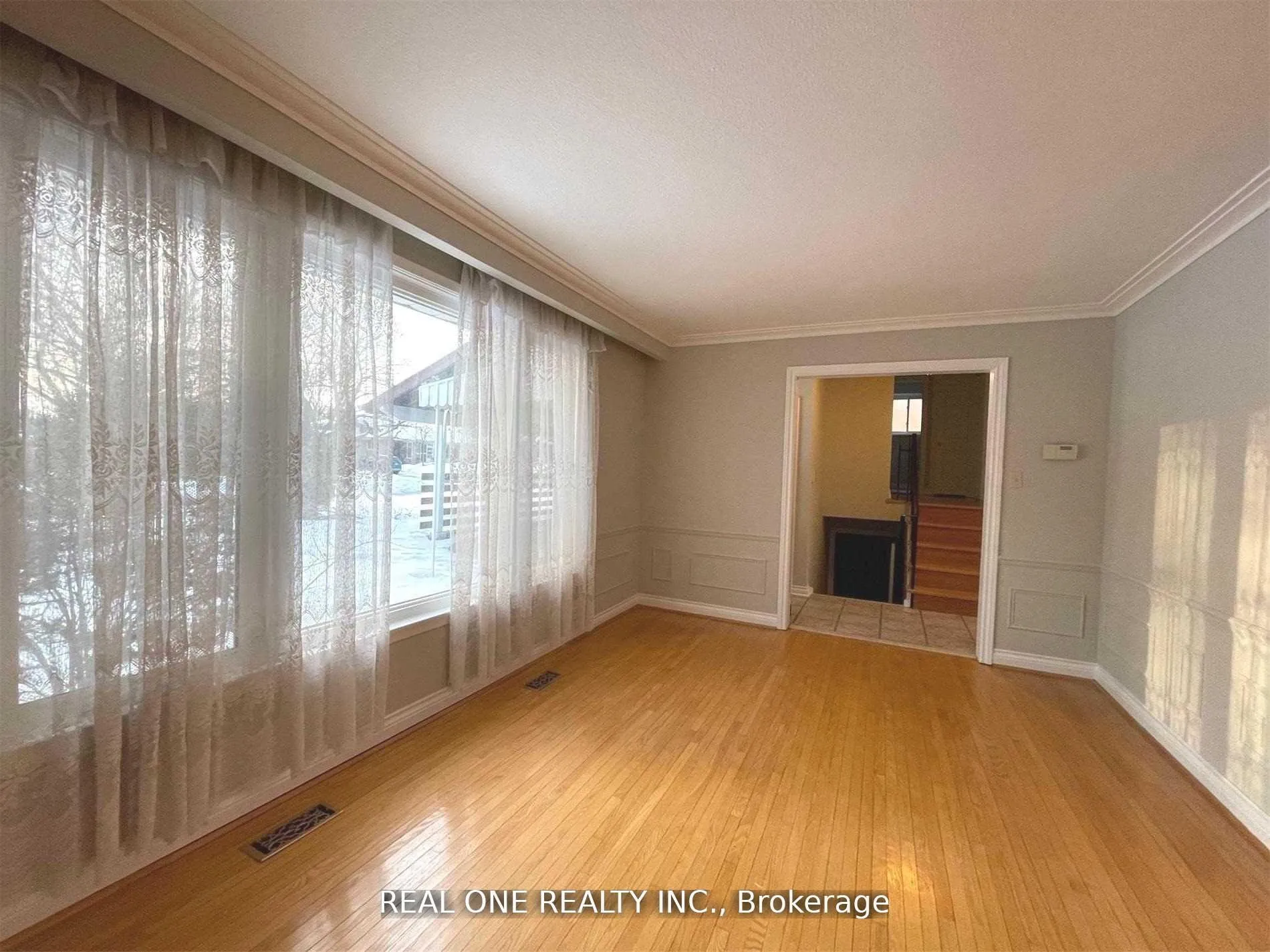 Photo 5 of 17 Valleycrest Avenue, Markham, Bullock — HOMEH