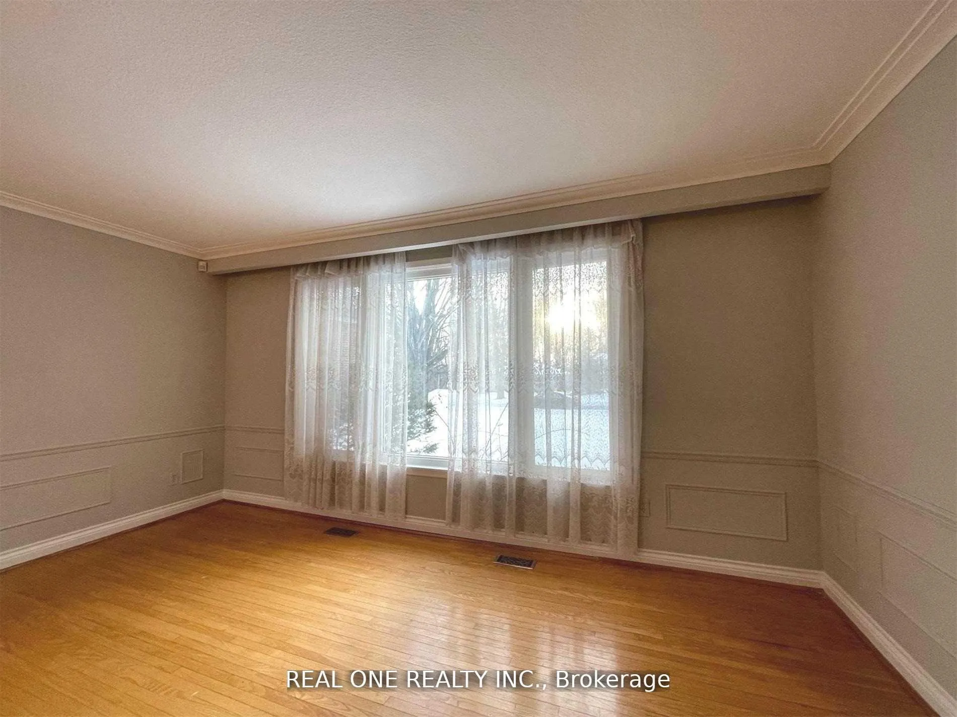 Photo 6 of 17 Valleycrest Avenue, Markham, Bullock — HOMEH