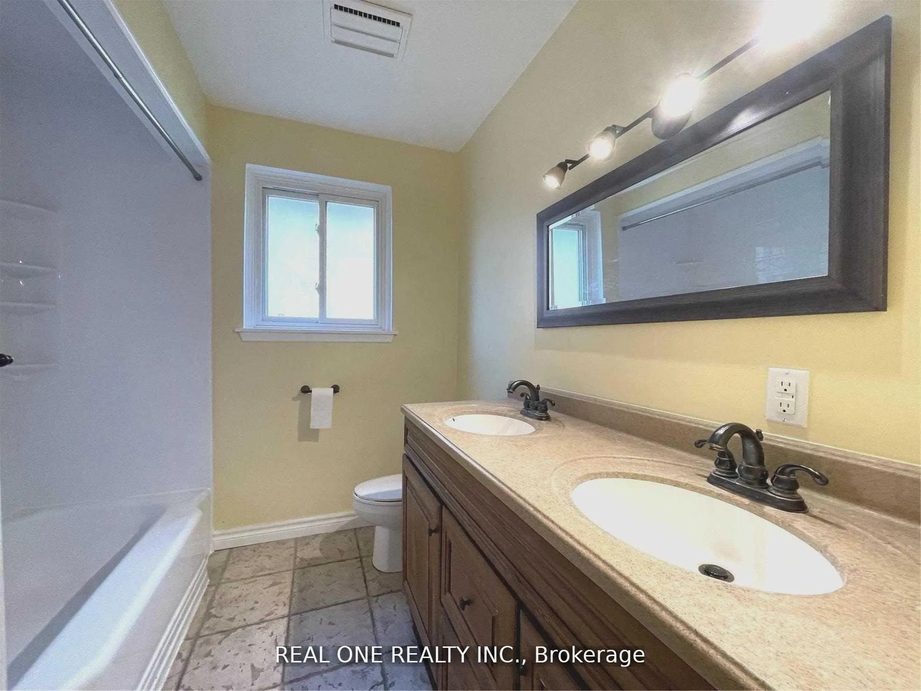 Photo 7 of 17 Valleycrest Avenue, Markham, Bullock — HOMEH