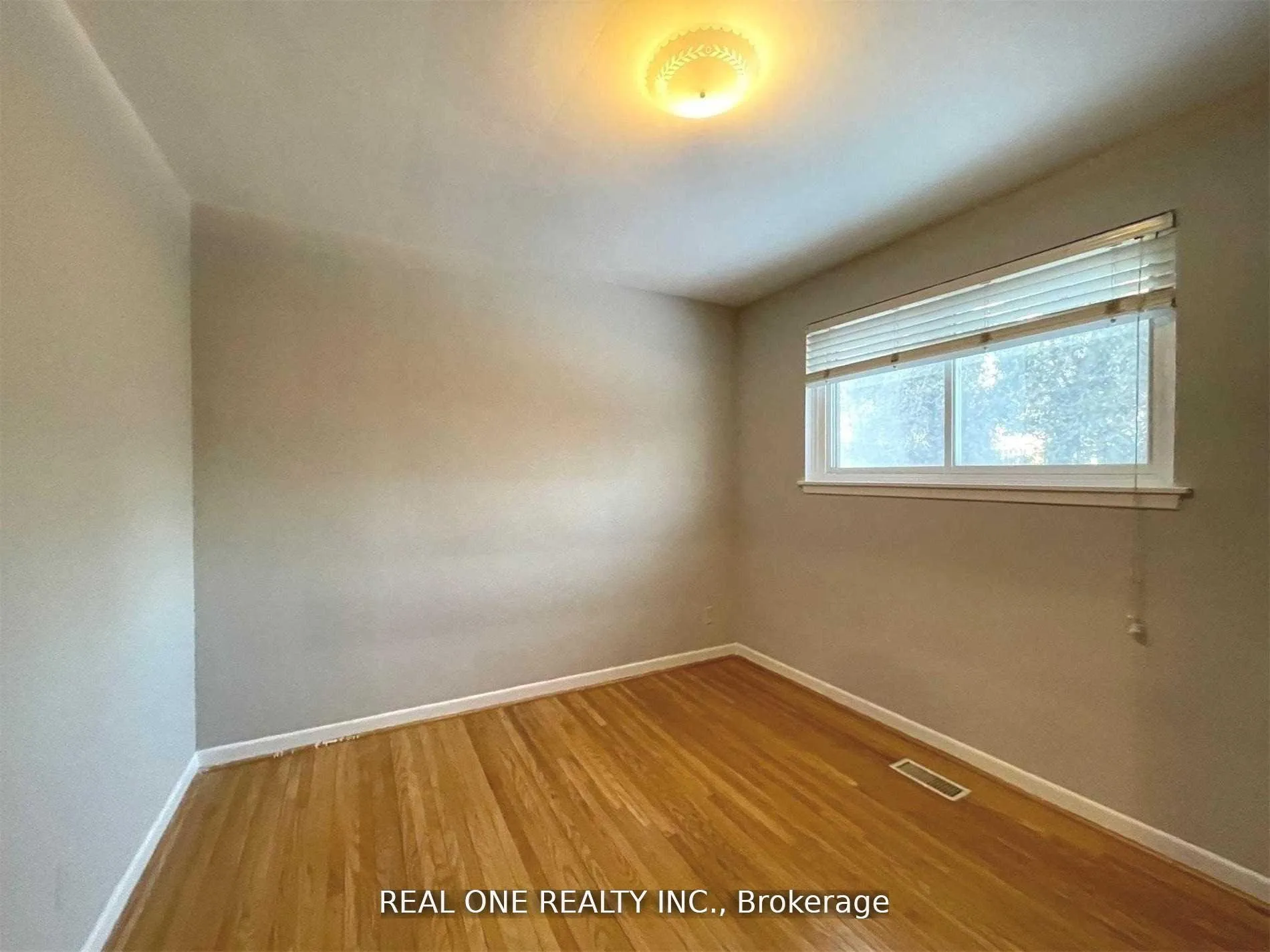Photo 8 of 17 Valleycrest Avenue, Markham, Bullock — HOMEH