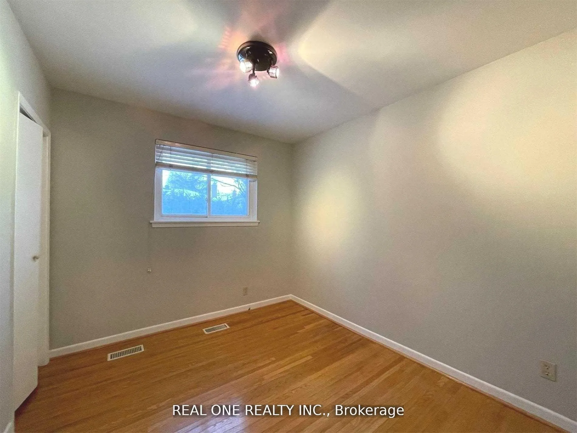 Photo 9 of 17 Valleycrest Avenue, Markham, Bullock — HOMEH