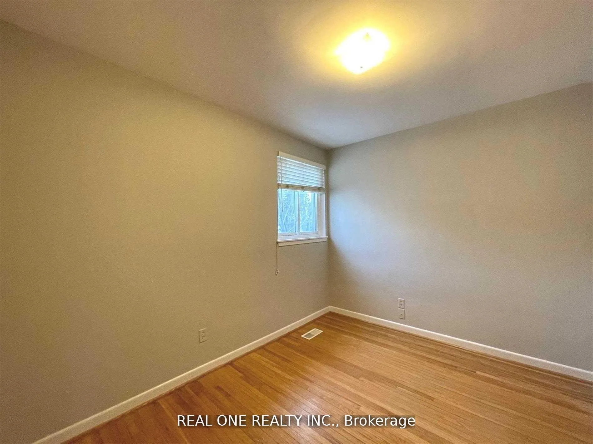 Photo 10 of 17 Valleycrest Avenue, Markham, Bullock — HOMEH