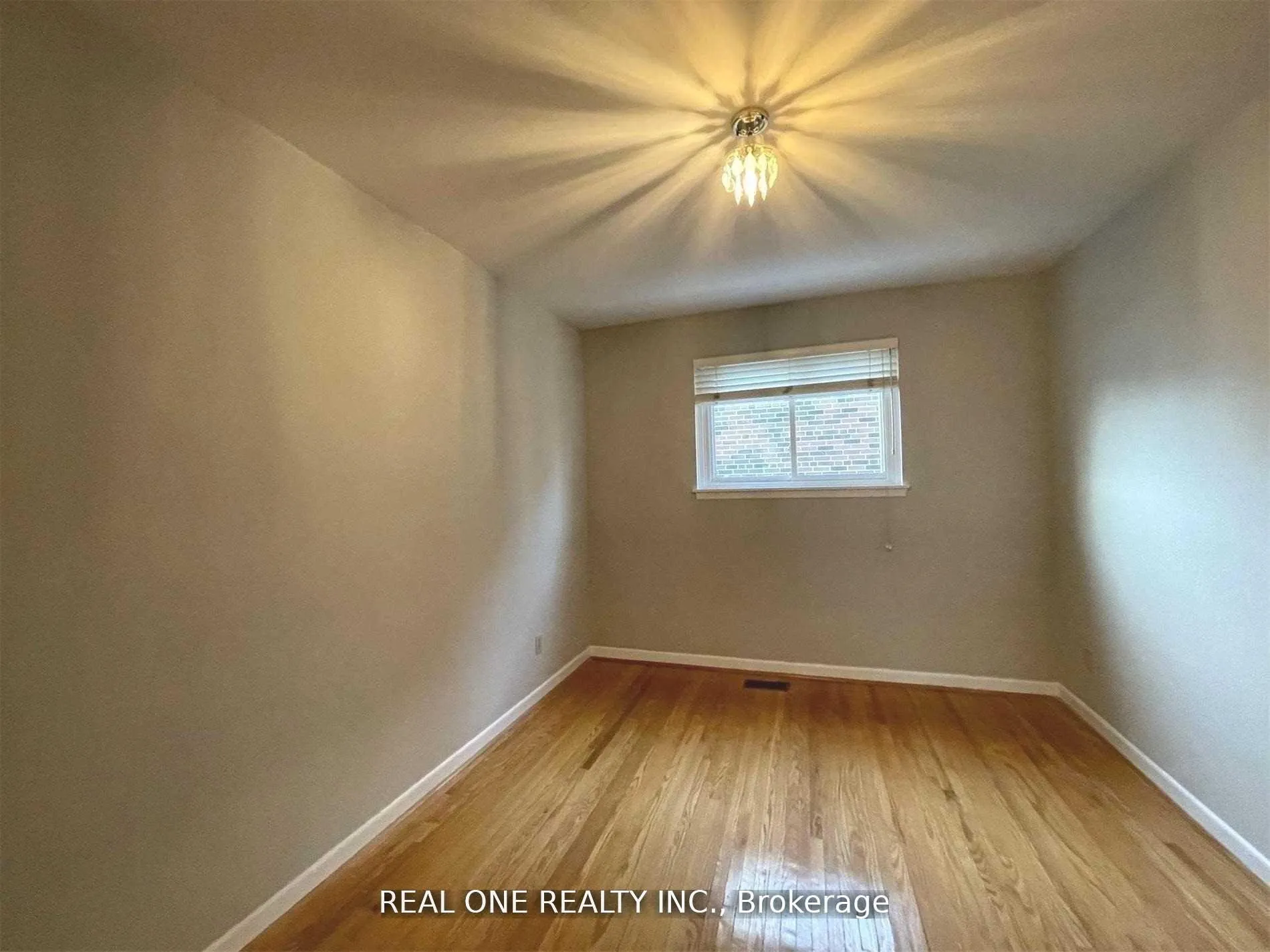 Photo 11 of 17 Valleycrest Avenue, Markham, Bullock — HOMEH