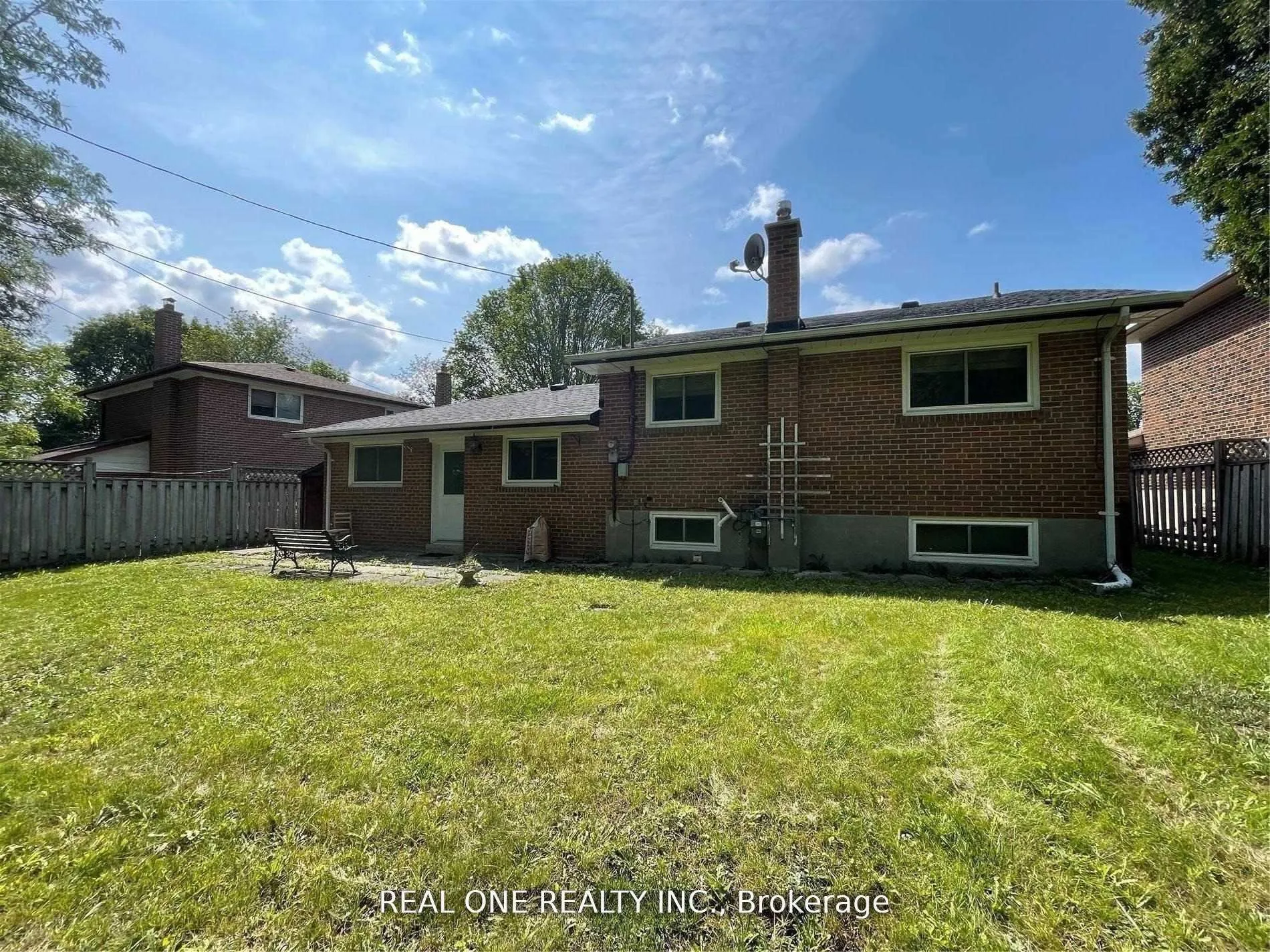 Photo 15 of 17 Valleycrest Avenue, Markham, Bullock — HOMEH