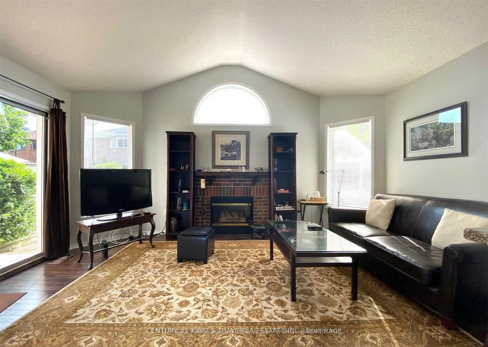 Photo 4 of 22 Rush Road, Aurora, Bayview Wellington — HOMEH