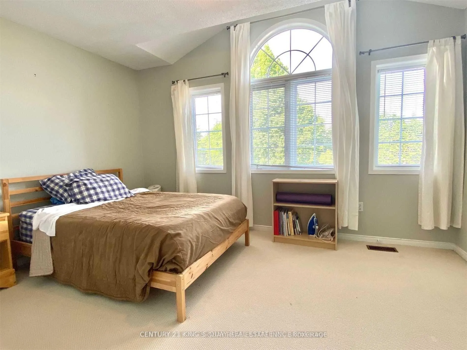 Photo 6 of 22 Rush Road, Aurora, Bayview Wellington — HOMEH