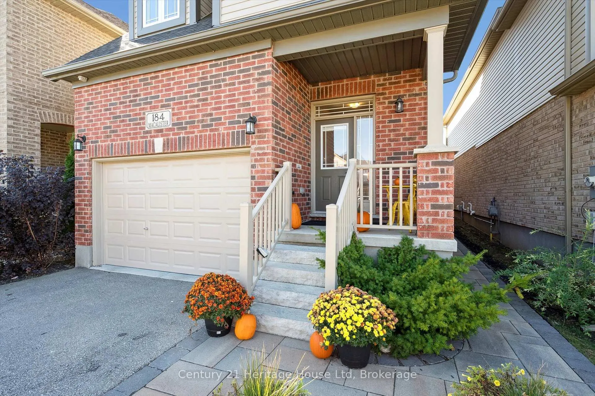 Photo 3 of 184 Macalister Boulevard, Guelph, Kortright East — HOMEH