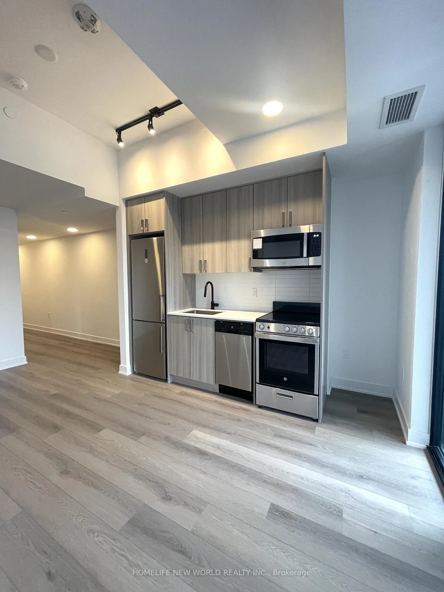 Photo 2 of Unit 608, 758 Dovercourt Road, Toronto, Dovercourt-Wallace Emerson-Junction — HOMEH