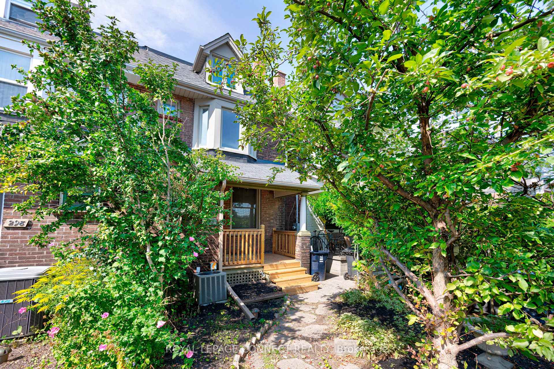 Photo 3 of Unit Upper, 300 Gladstone Avenue, Toronto, Little Portugal — HOMEH