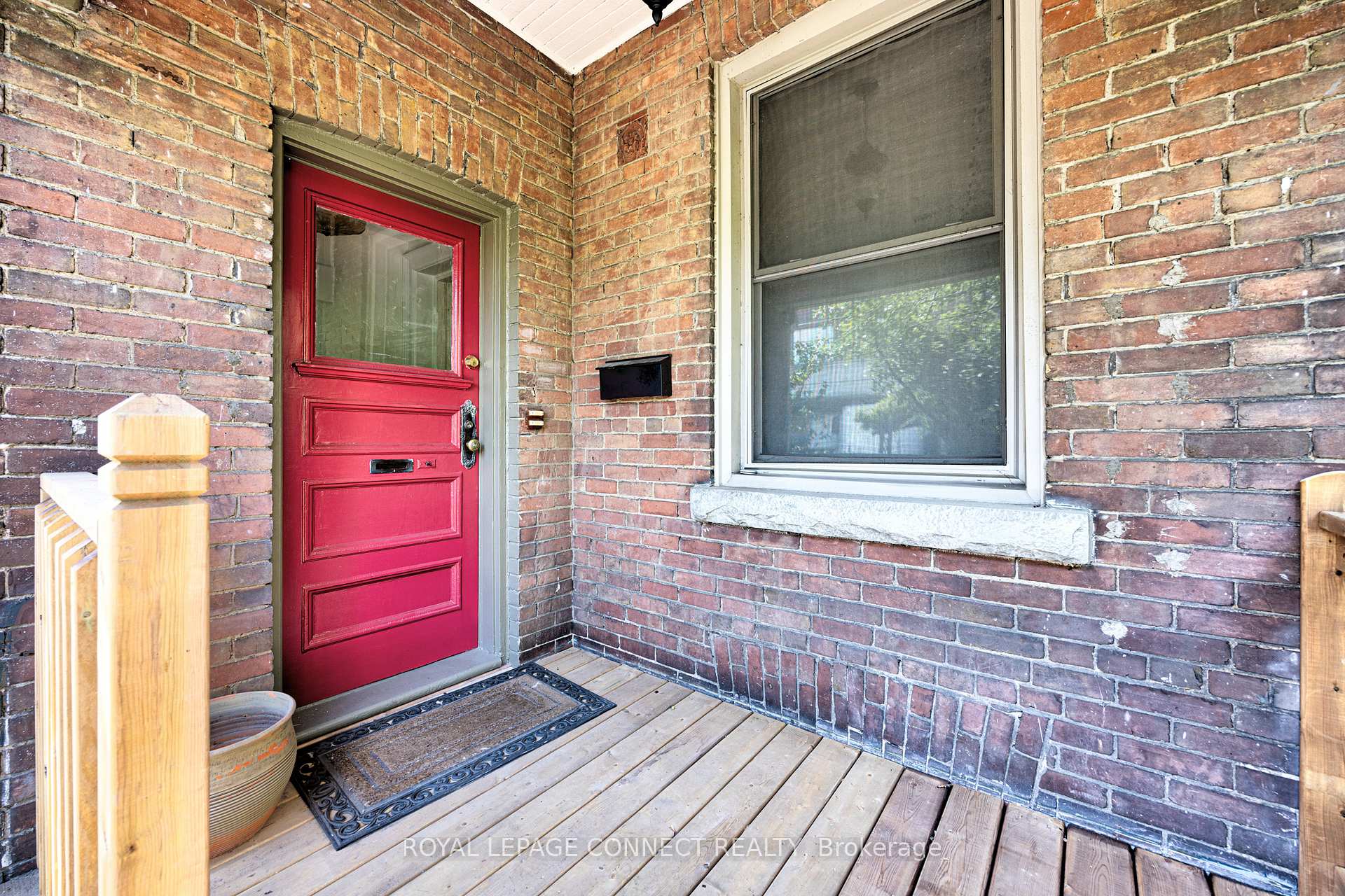 Photo 5 of Unit Upper, 300 Gladstone Avenue, Toronto, Little Portugal — HOMEH