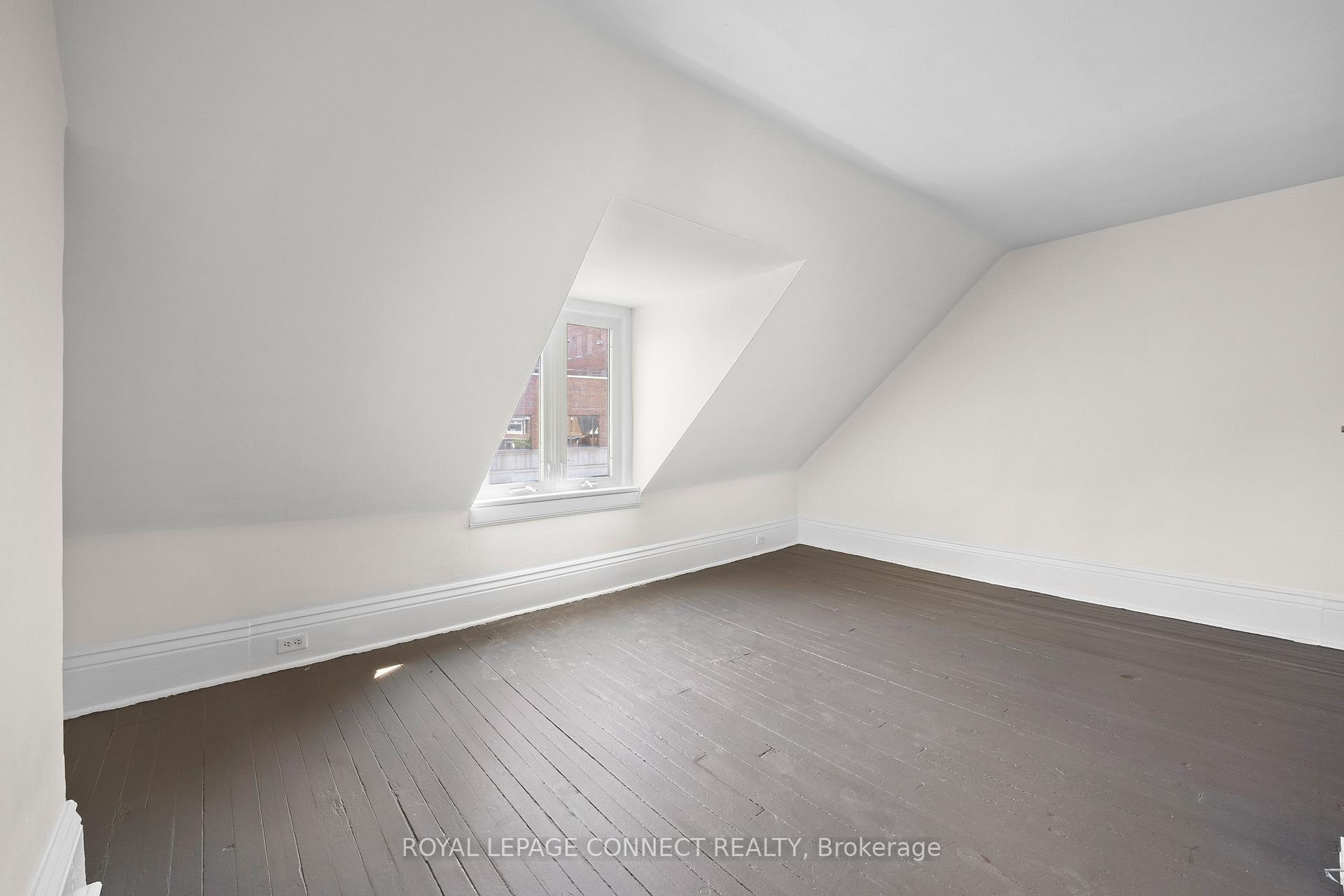 Photo 21 of Unit Upper, 300 Gladstone Avenue, Toronto, Little Portugal — HOMEH