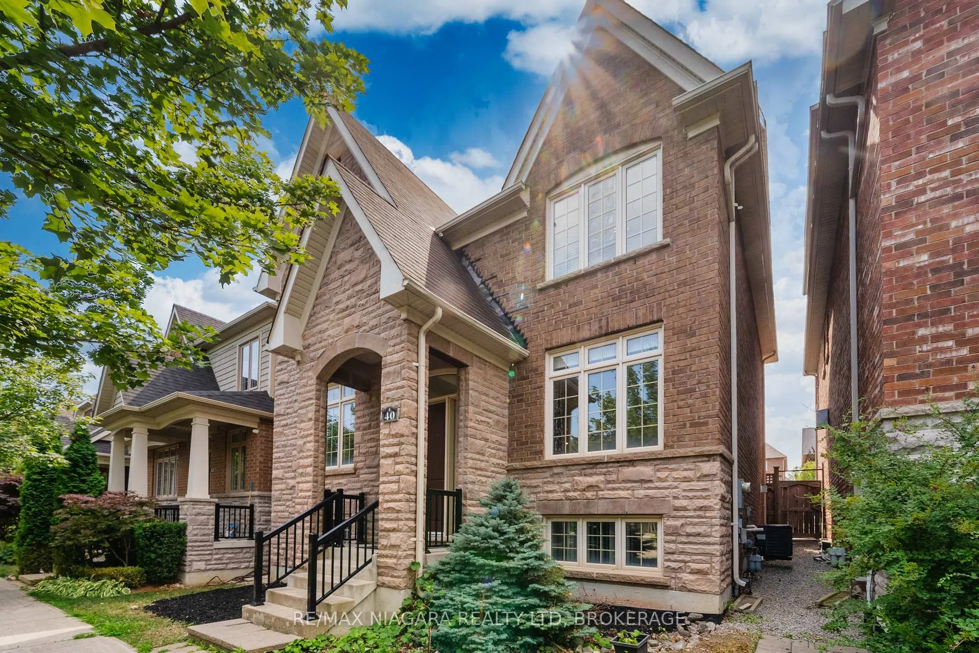 Photo 3 of 40 Dungannon Drive, Markham, Angus Glen — HOMEH
