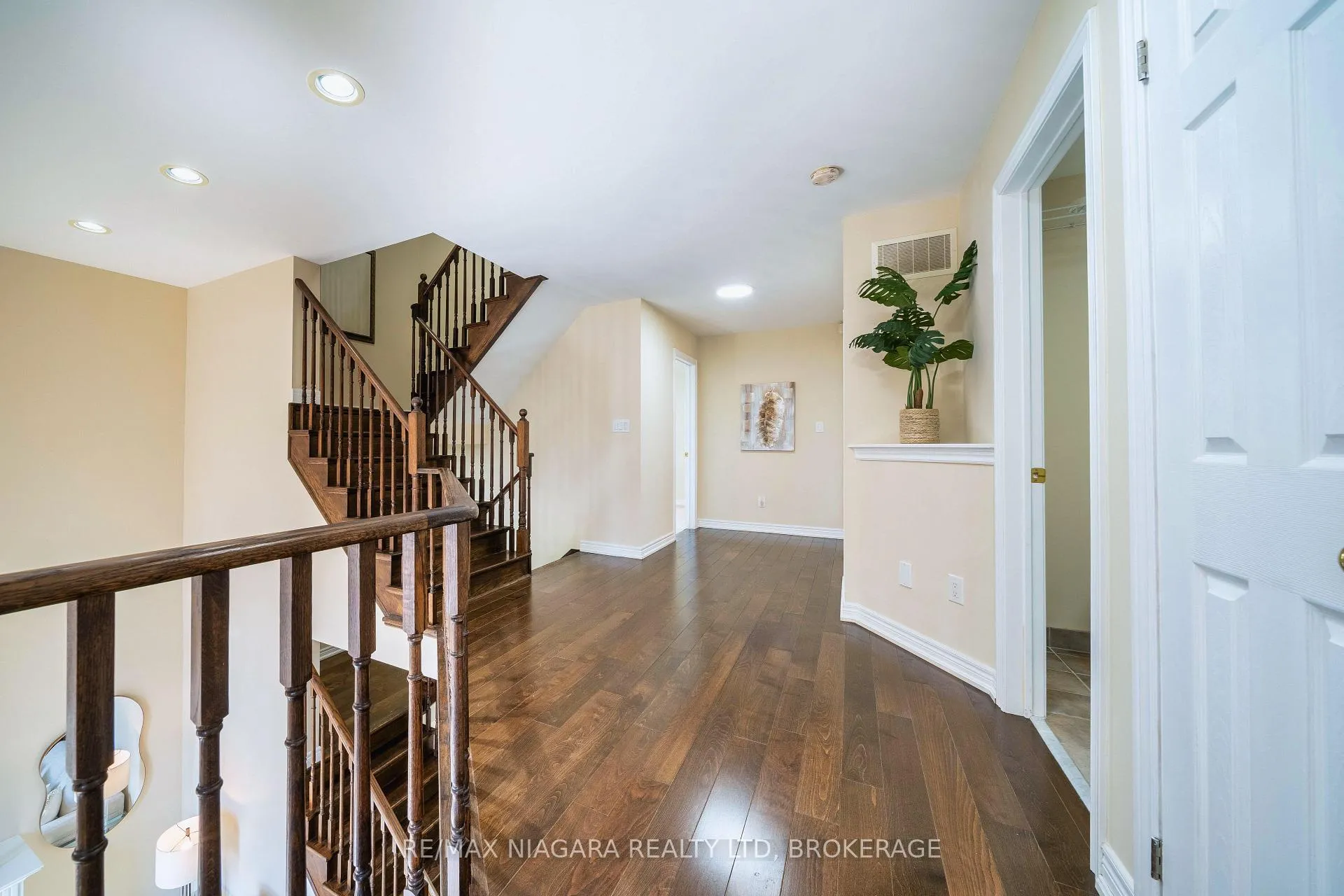 Photo 28 of 40 Dungannon Drive, Markham, Angus Glen — HOMEH