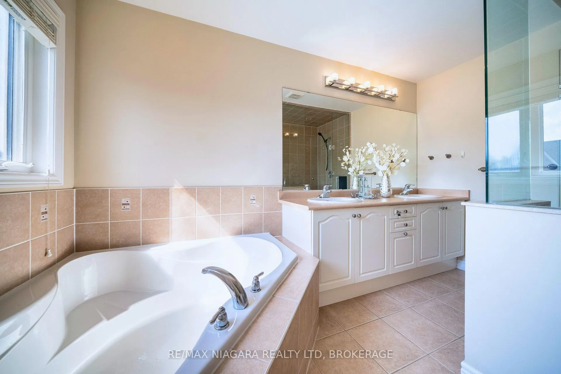 Photo 42 of 40 Dungannon Drive, Markham, Angus Glen — HOMEH
