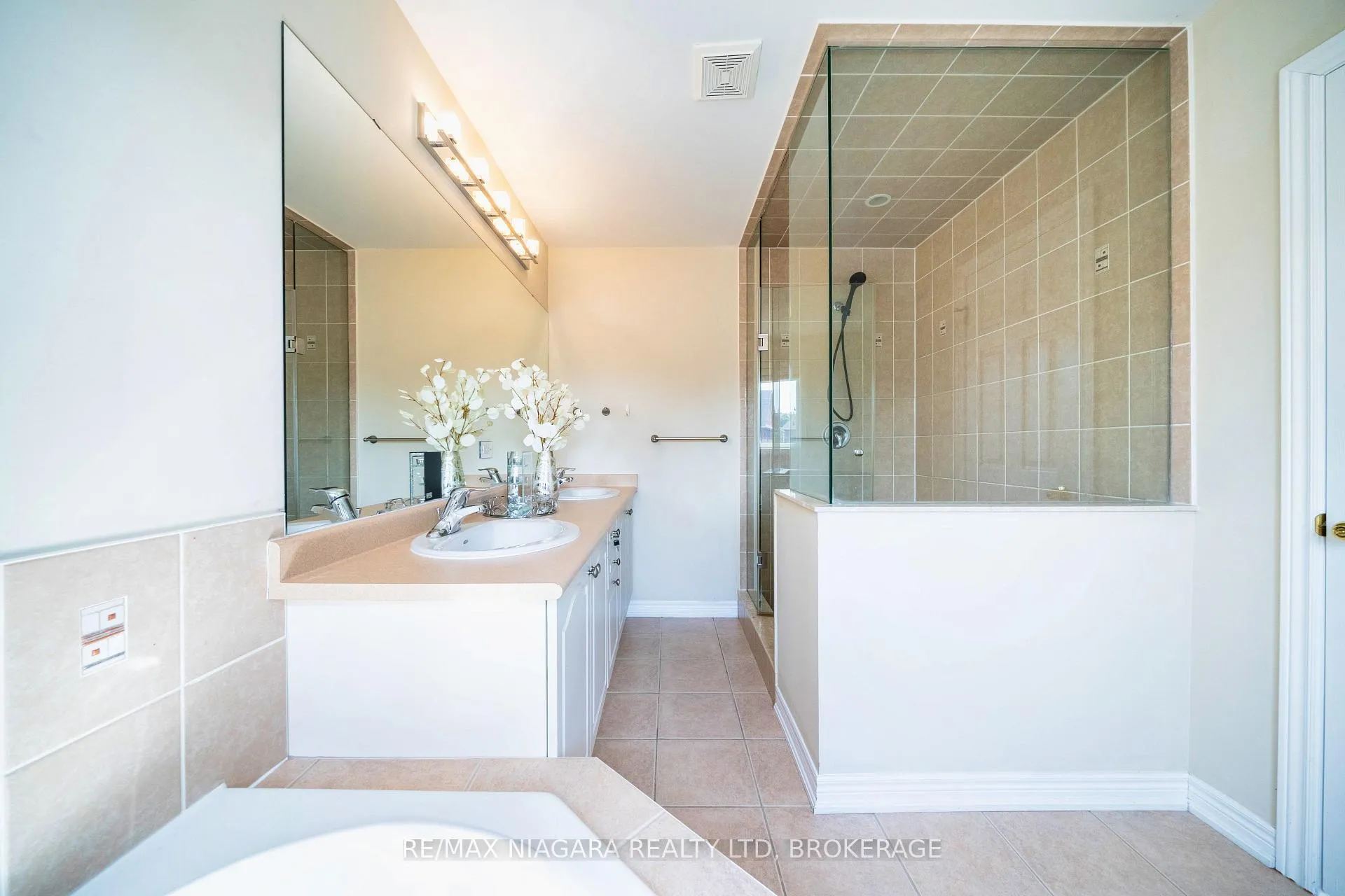 Photo 43 of 40 Dungannon Drive, Markham, Angus Glen — HOMEH