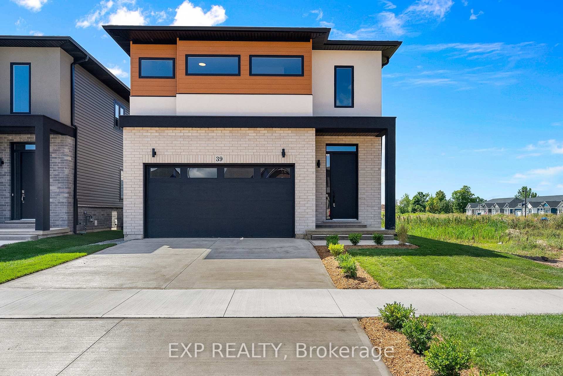 Photo 3 of 39 Alicia Crescent, Thorold, Hurricane/Merrittville — HOMEH