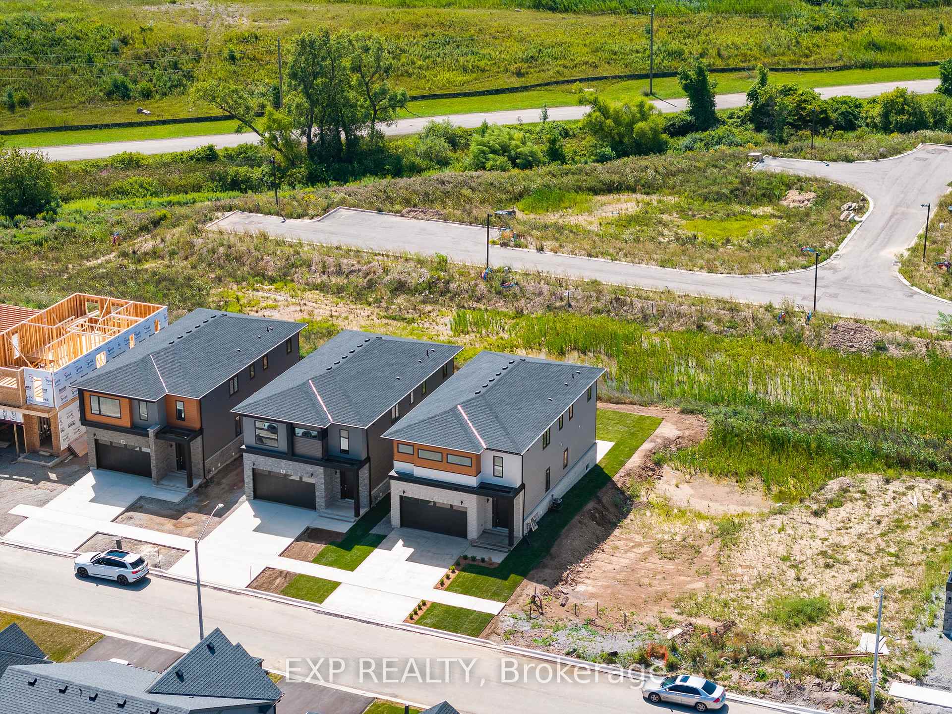 Photo 4 of 39 Alicia Crescent, Thorold, Hurricane/Merrittville — HOMEH