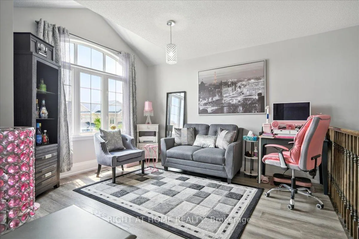 Photo 16 of 1449 Laurier Avenue, Milton, Clarke — HOMEH