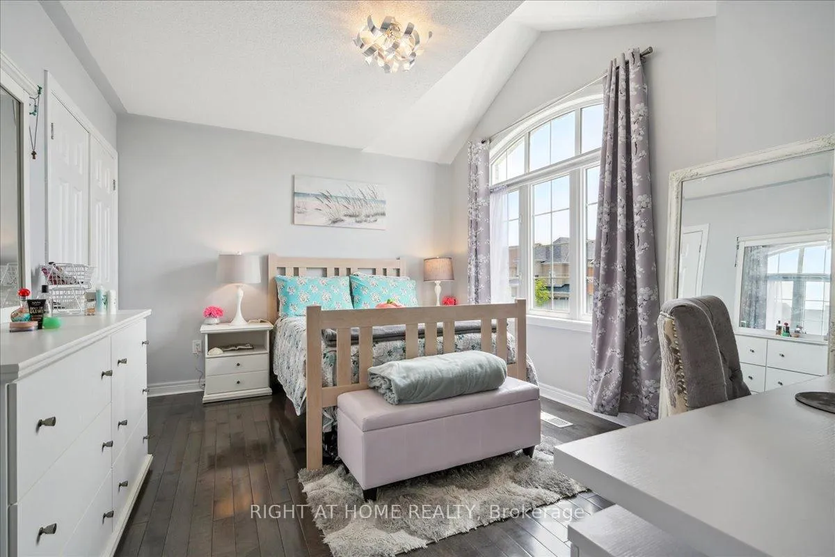Photo 18 of 1449 Laurier Avenue, Milton, Clarke — HOMEH