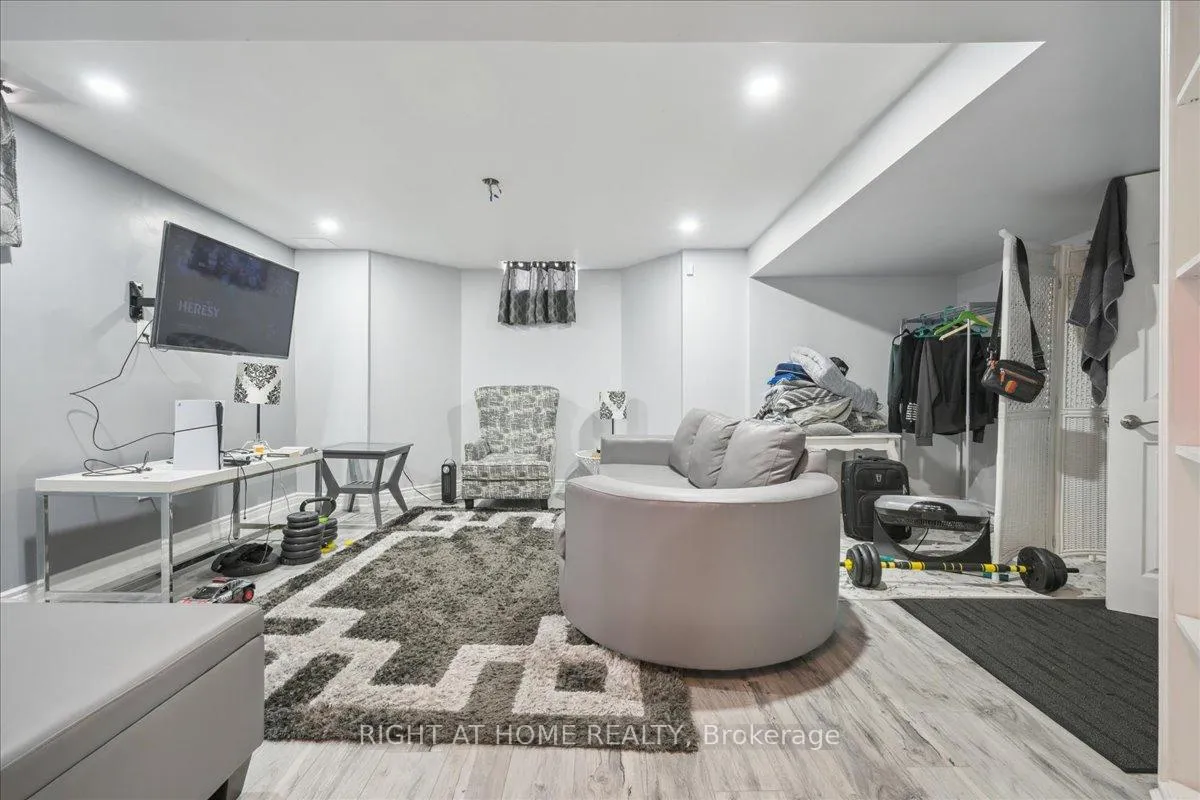 Photo 23 of 1449 Laurier Avenue, Milton, Clarke — HOMEH