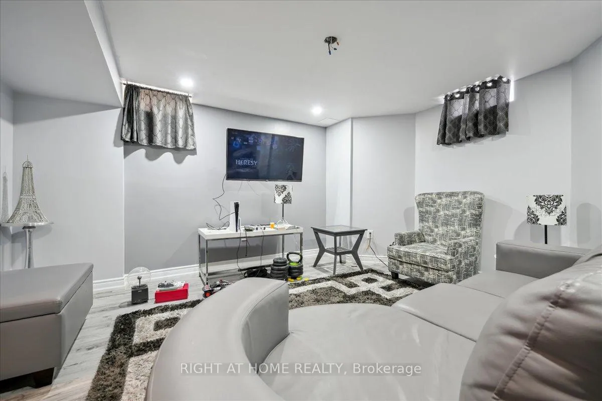 Photo 24 of 1449 Laurier Avenue, Milton, Clarke — HOMEH