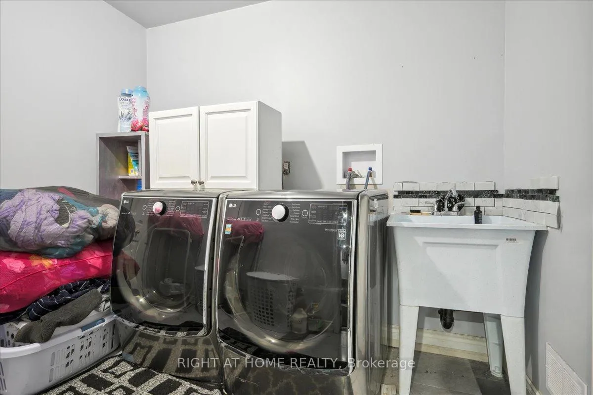Photo 25 of 1449 Laurier Avenue, Milton, Clarke — HOMEH