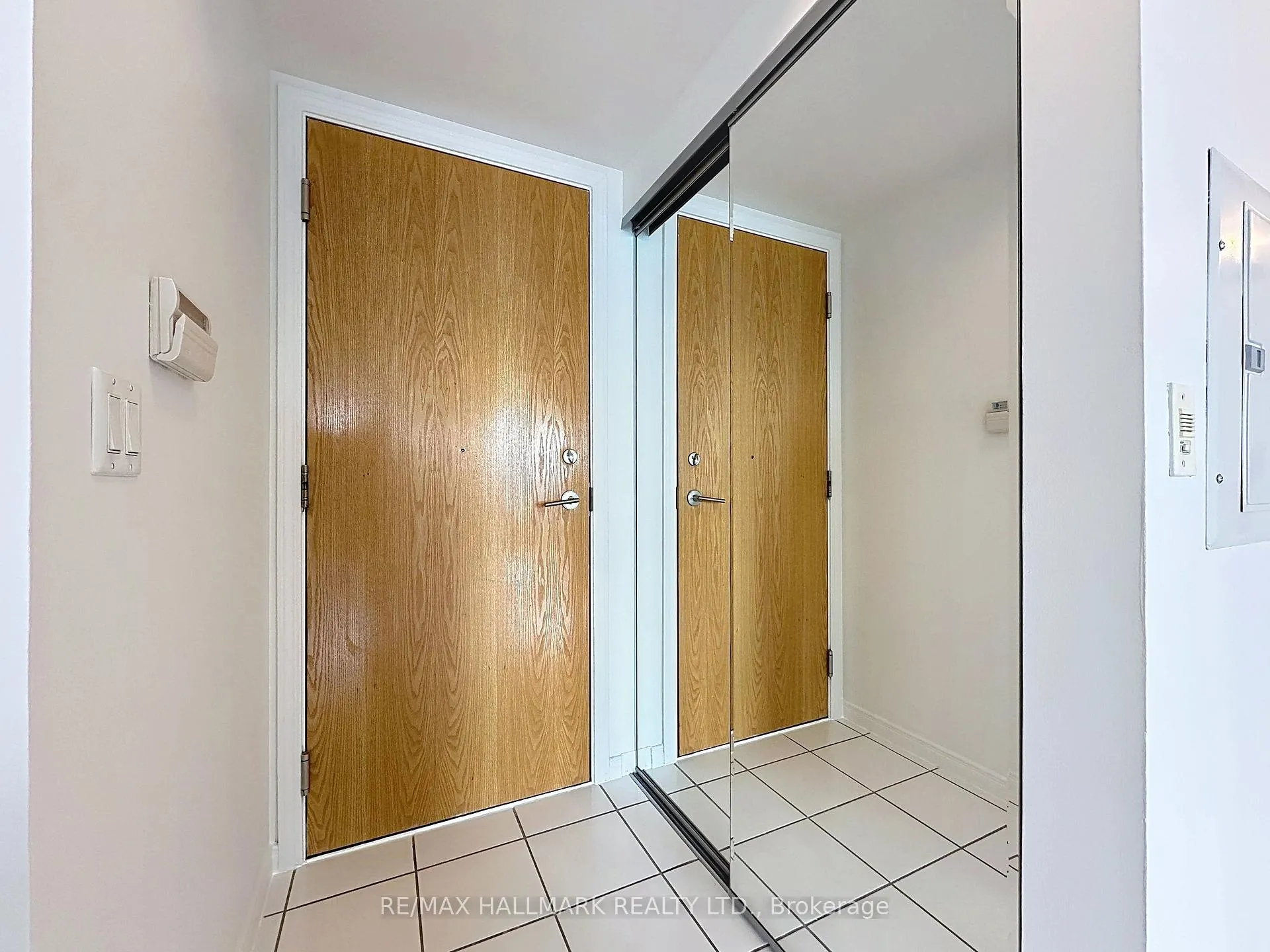 Photo 4 of Unit 208, 340 Watson Street W, Whitby, Port Whitby — HOMEH
