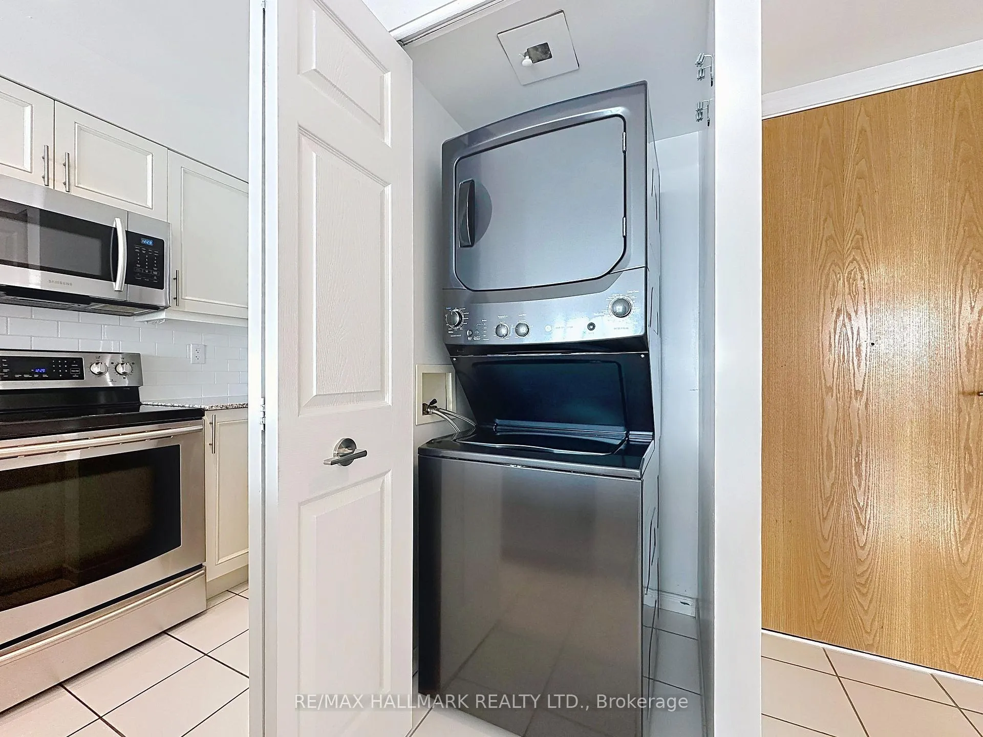 Photo 5 of Unit 208, 340 Watson Street W, Whitby, Port Whitby — HOMEH