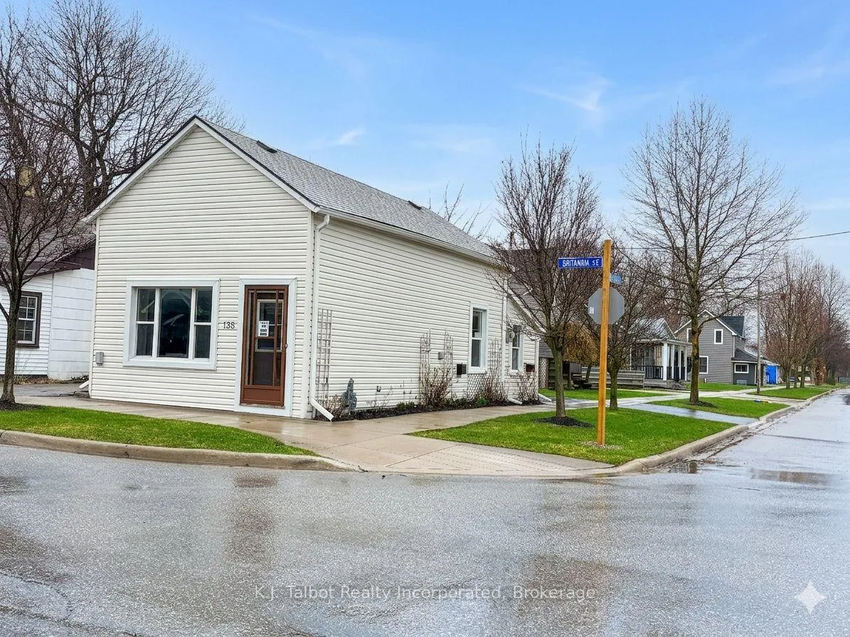 Photo 1 of 138 Britannia Road E, Goderich, Goderich (Town) — HOMEH