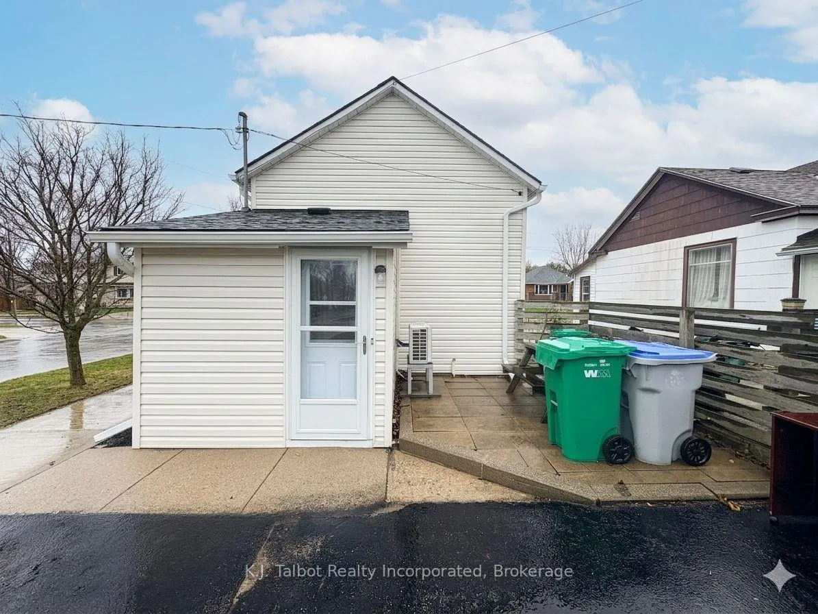 Photo 2 of 138 Britannia Road E, Goderich, Goderich (Town) — HOMEH