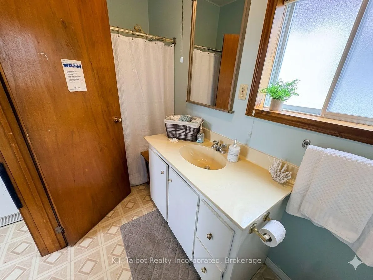 Photo 11 of 138 Britannia Road E, Goderich, Goderich (Town) — HOMEH