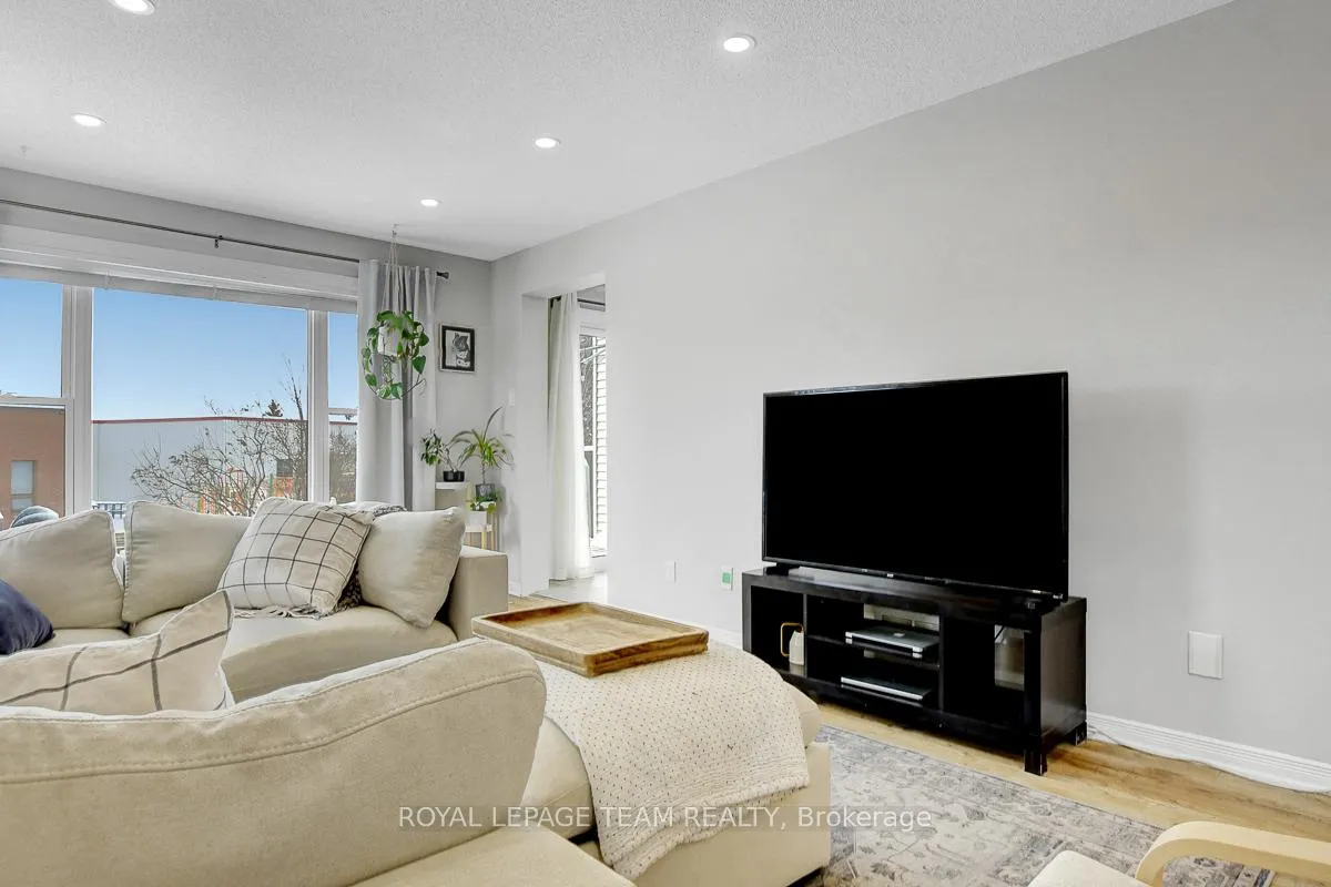 Photo 10 of 15 Willwood Crescent, Ottawa, Barrhaven - Cedargrove/Fraserdale — HOMEH