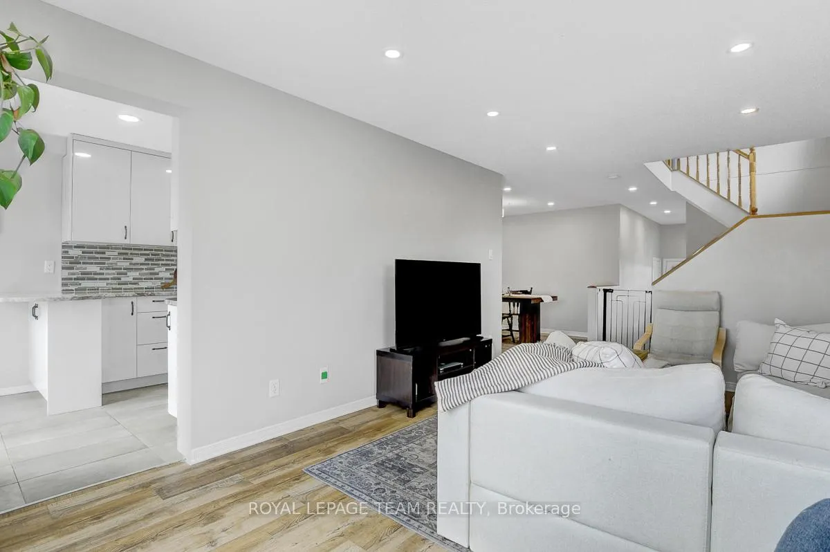 Photo 12 of 15 Willwood Crescent, Ottawa, Barrhaven - Cedargrove/Fraserdale — HOMEH