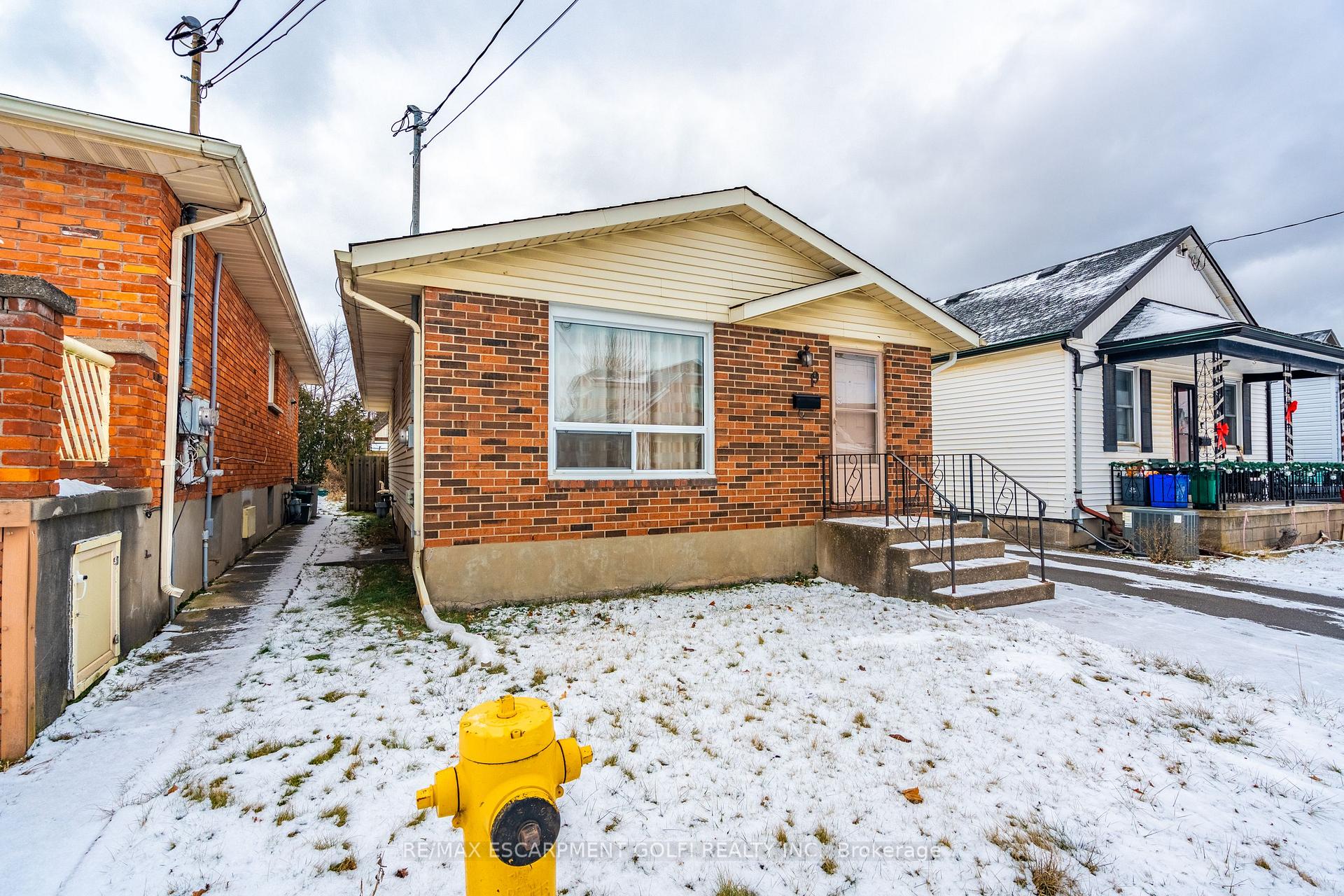 Photo 2 of 19 Patricia Street, Thorold, Thorold Downtown — HOMEH