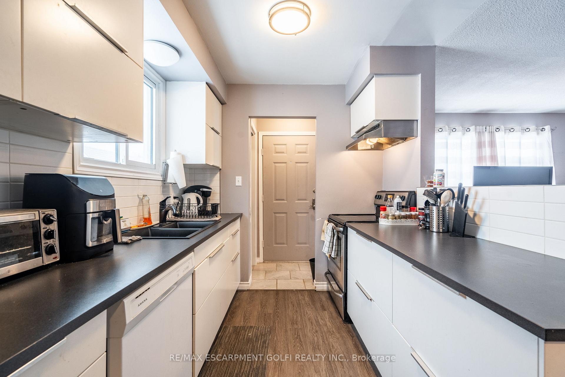 Photo 4 of 19 Patricia Street, Thorold, Thorold Downtown — HOMEH