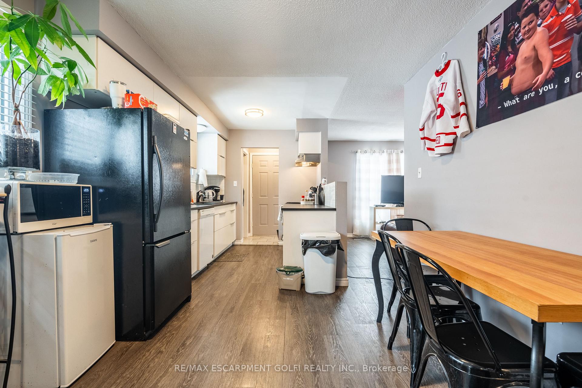 Photo 7 of 19 Patricia Street, Thorold, Thorold Downtown — HOMEH
