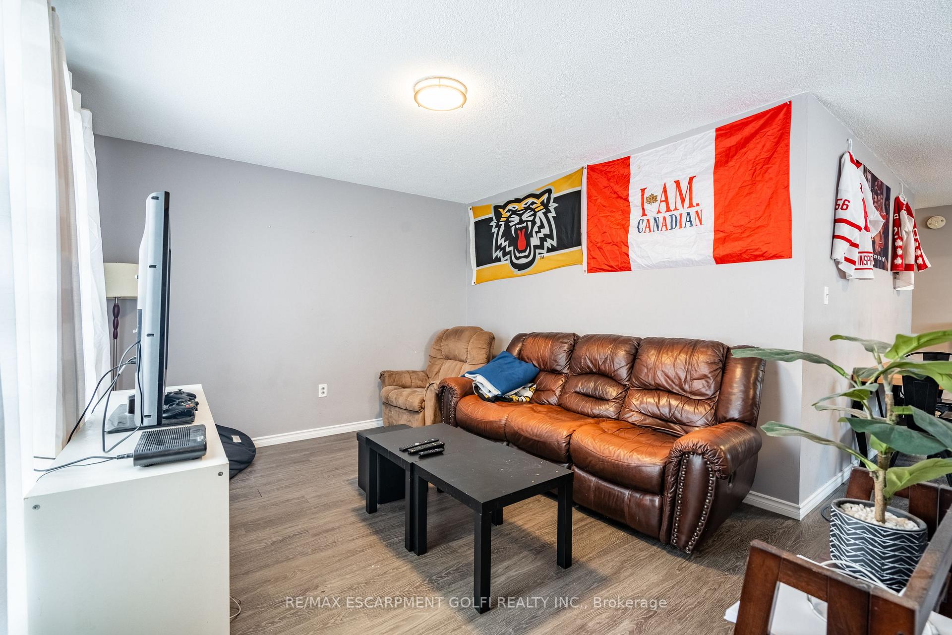 Photo 12 of 19 Patricia Street, Thorold, Thorold Downtown — HOMEH