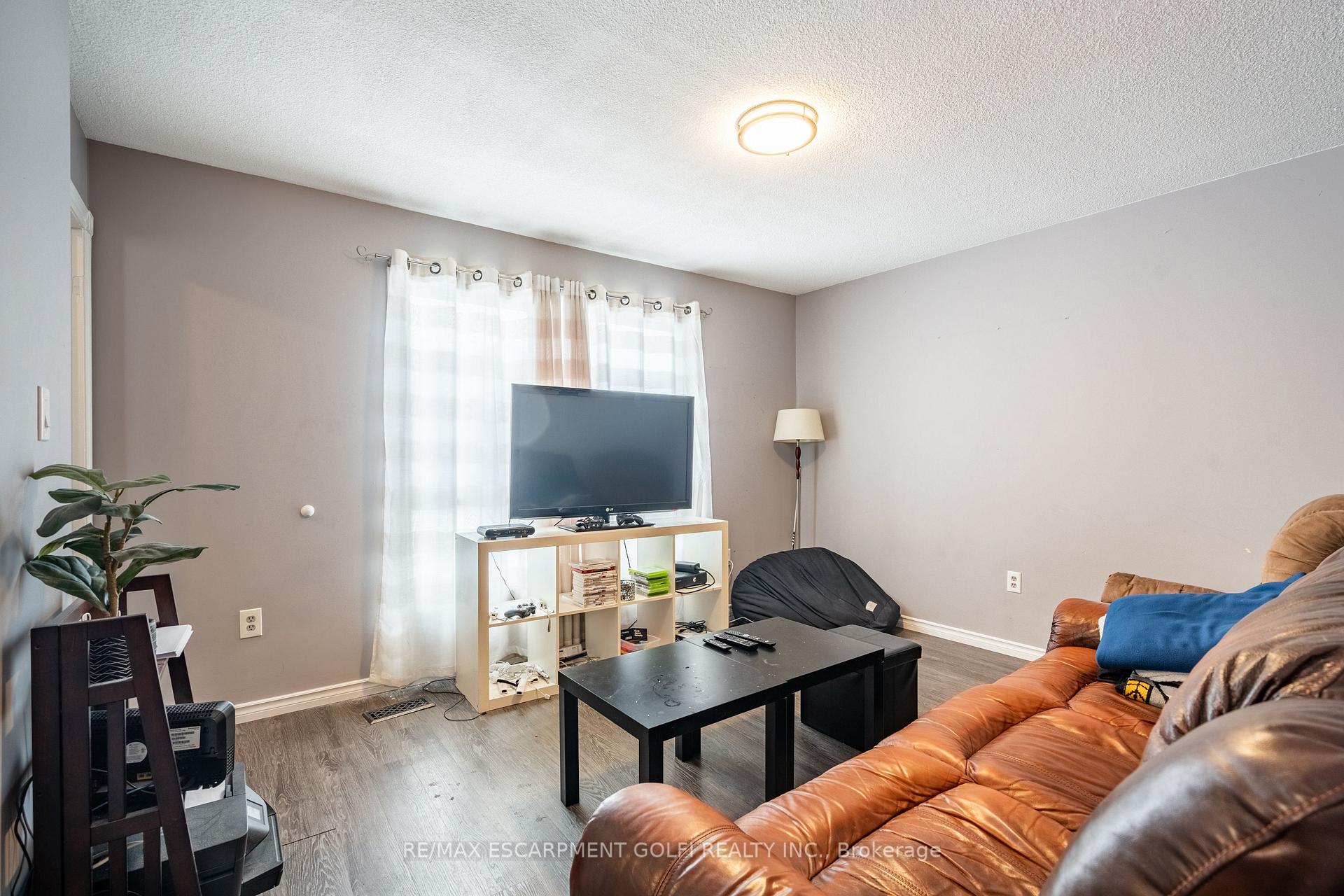 Photo 13 of 19 Patricia Street, Thorold, Thorold Downtown — HOMEH