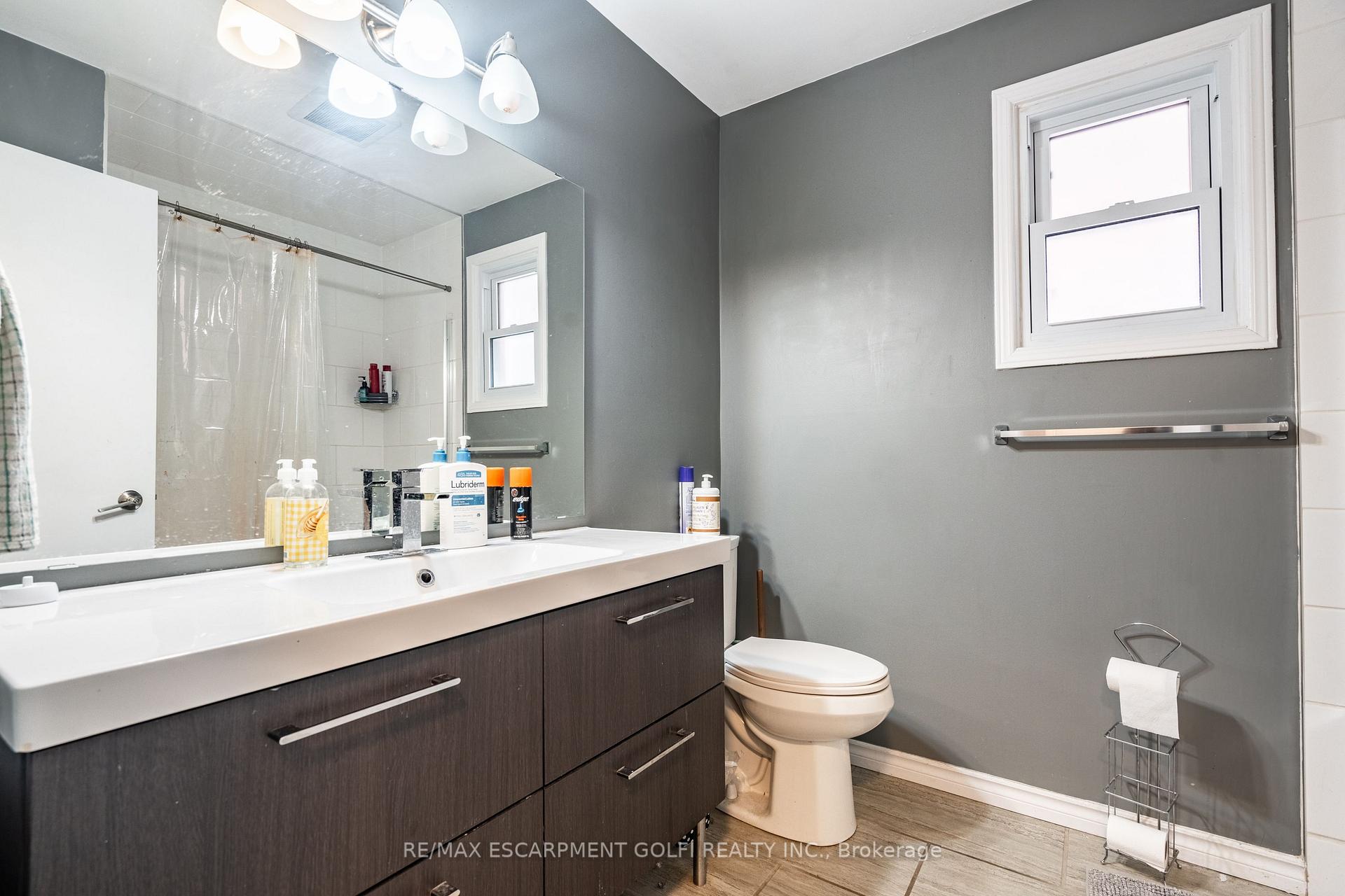 Photo 21 of 19 Patricia Street, Thorold, Thorold Downtown — HOMEH