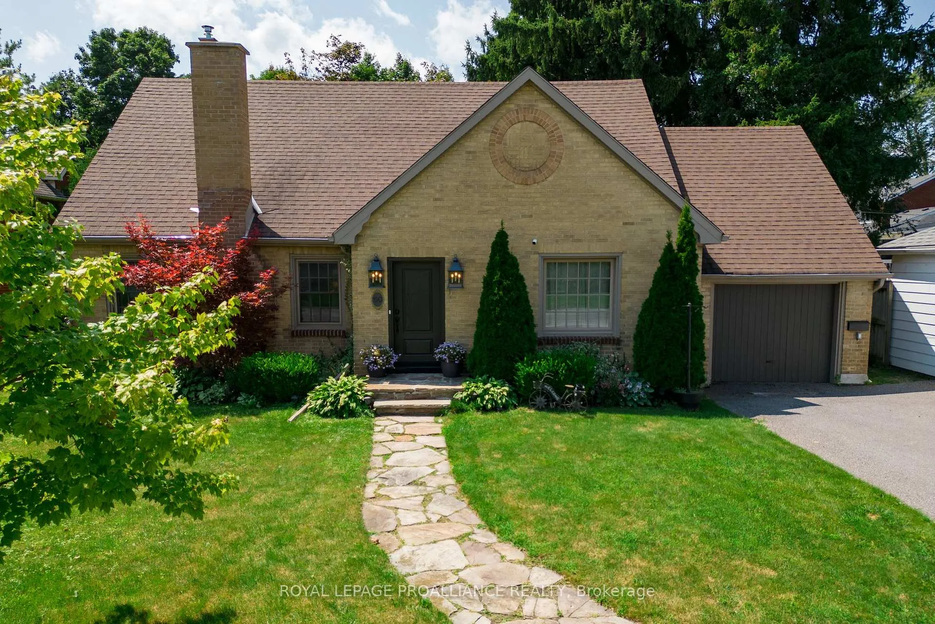Photo 1 of 190 Macdonald Avenue, Belleville, Belleville Ward — HOMEH