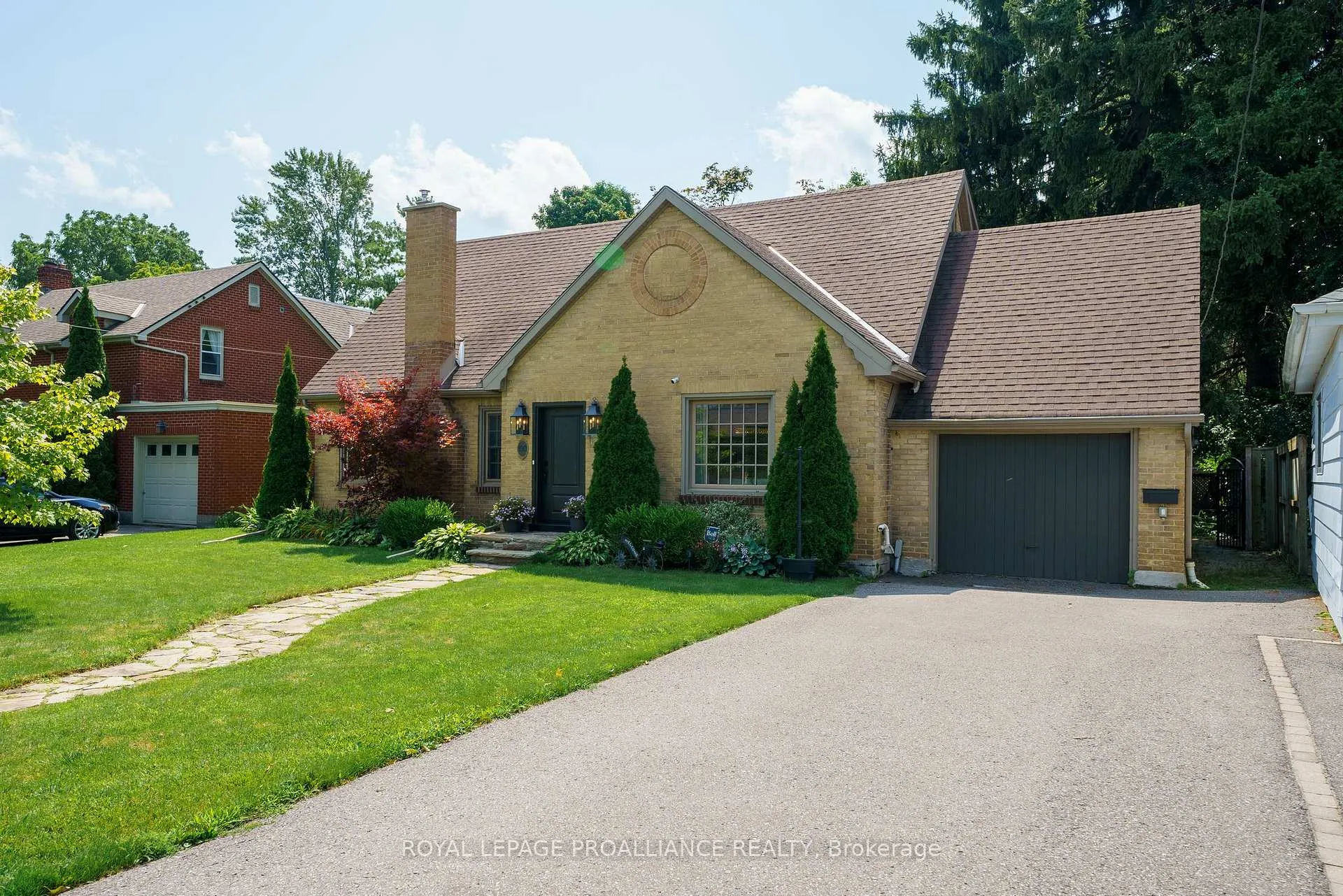 Photo 2 of 190 Macdonald Avenue, Belleville, Belleville Ward — HOMEH
