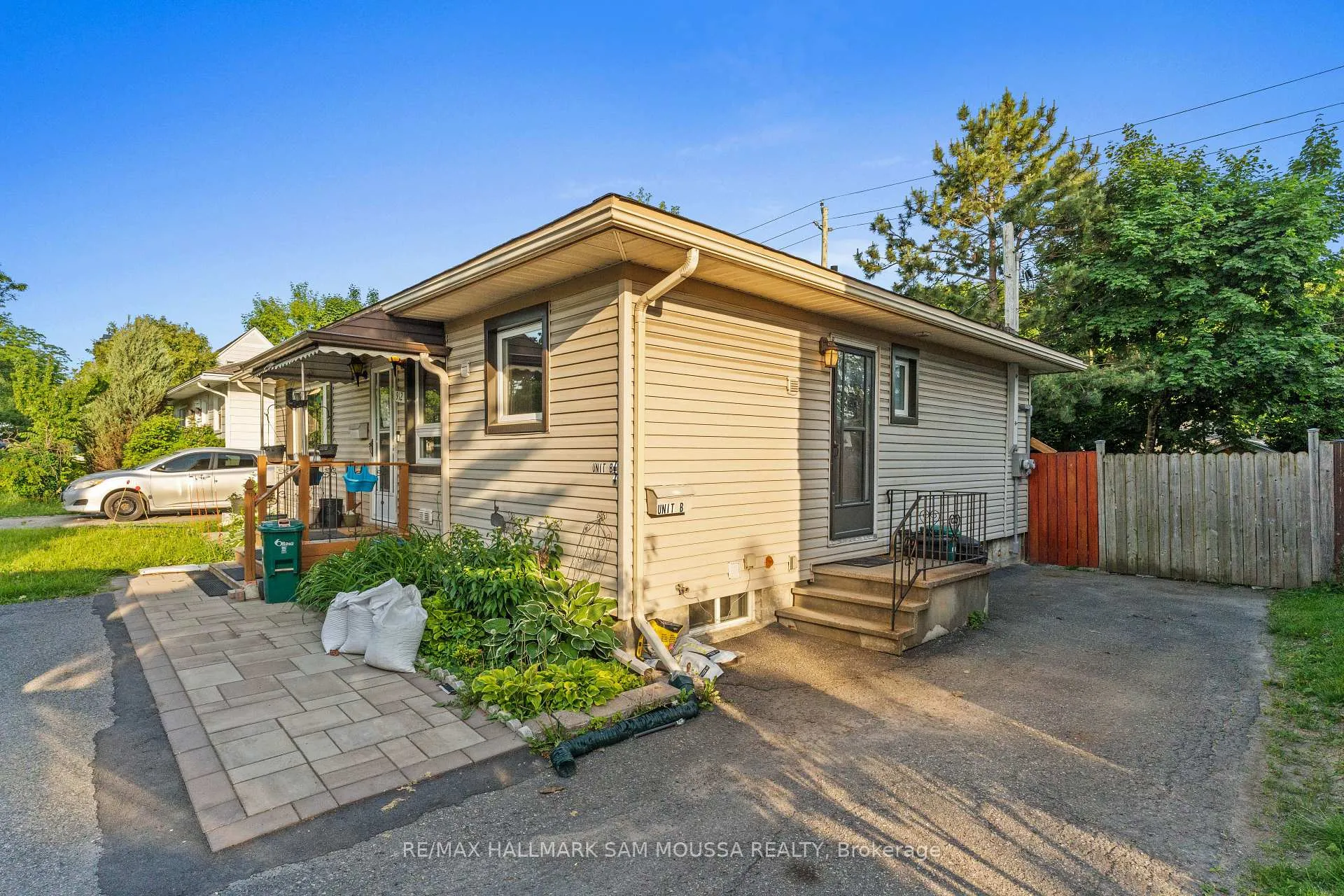 Photo 1 of Unit B, 912 Smyth Road, Ottawa, Elmvale Acres/Urbandale — HOMEH