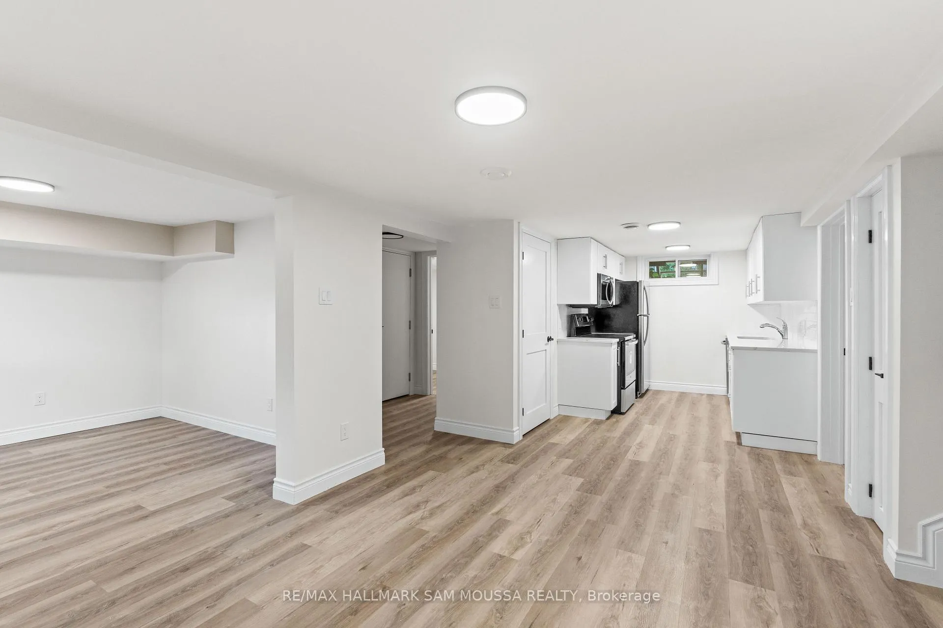 Photo 2 of Unit B, 912 Smyth Road, Ottawa, Elmvale Acres/Urbandale — HOMEH