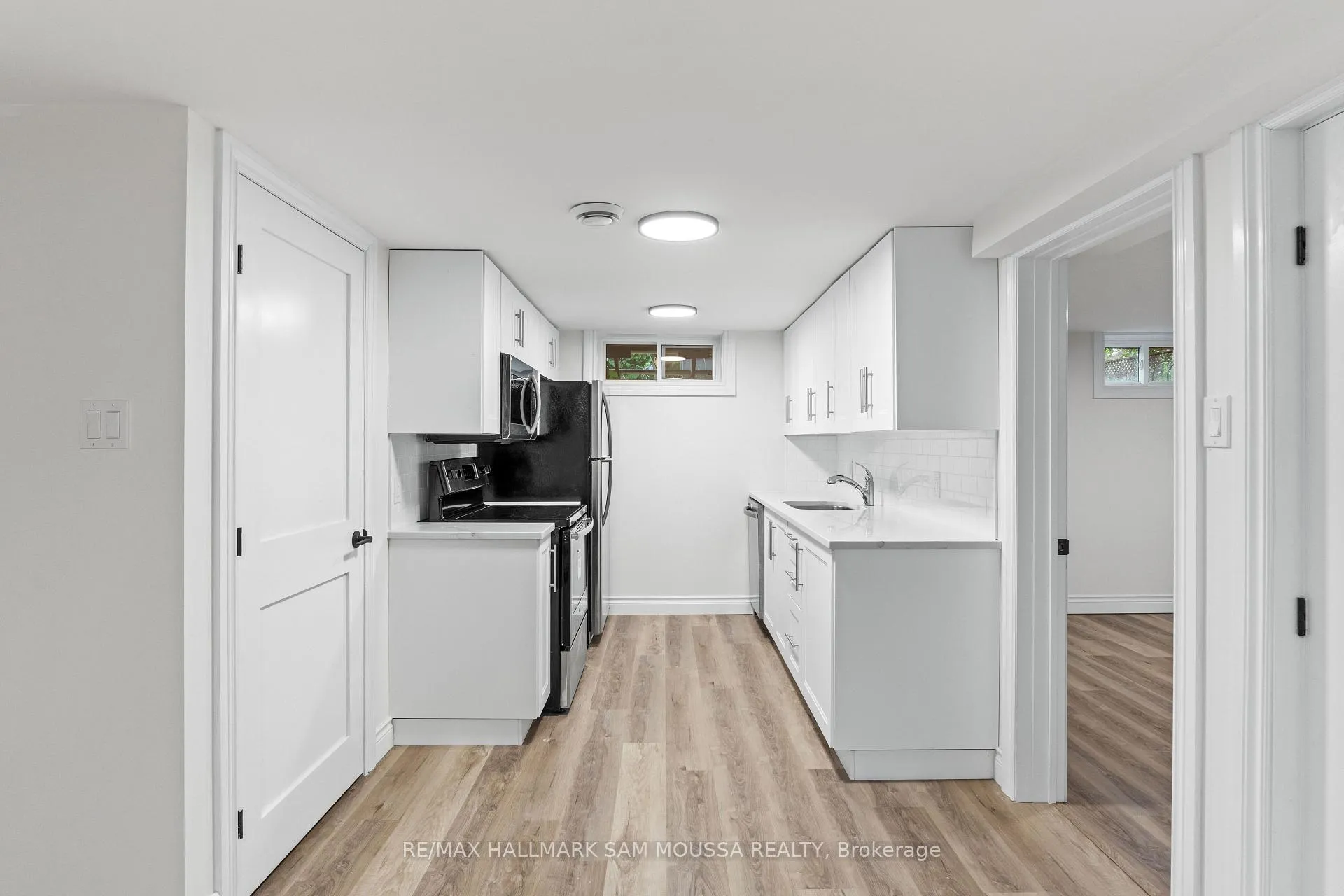 Photo 3 of Unit B, 912 Smyth Road, Ottawa, Elmvale Acres/Urbandale — HOMEH