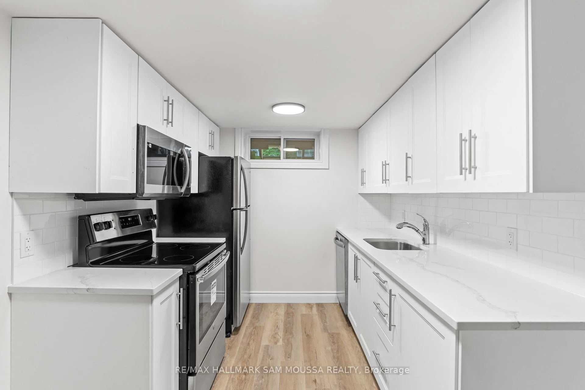 Photo 4 of Unit B, 912 Smyth Road, Ottawa, Elmvale Acres/Urbandale — HOMEH