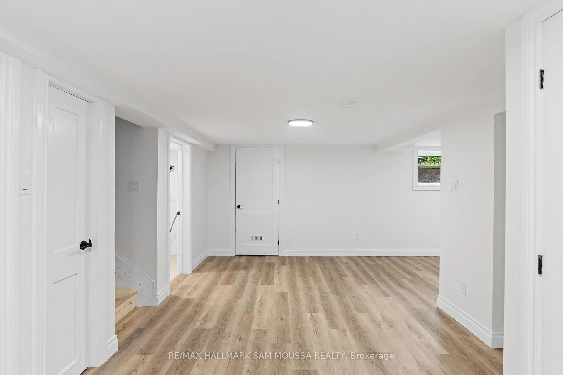 Photo 5 of Unit B, 912 Smyth Road, Ottawa, Elmvale Acres/Urbandale — HOMEH