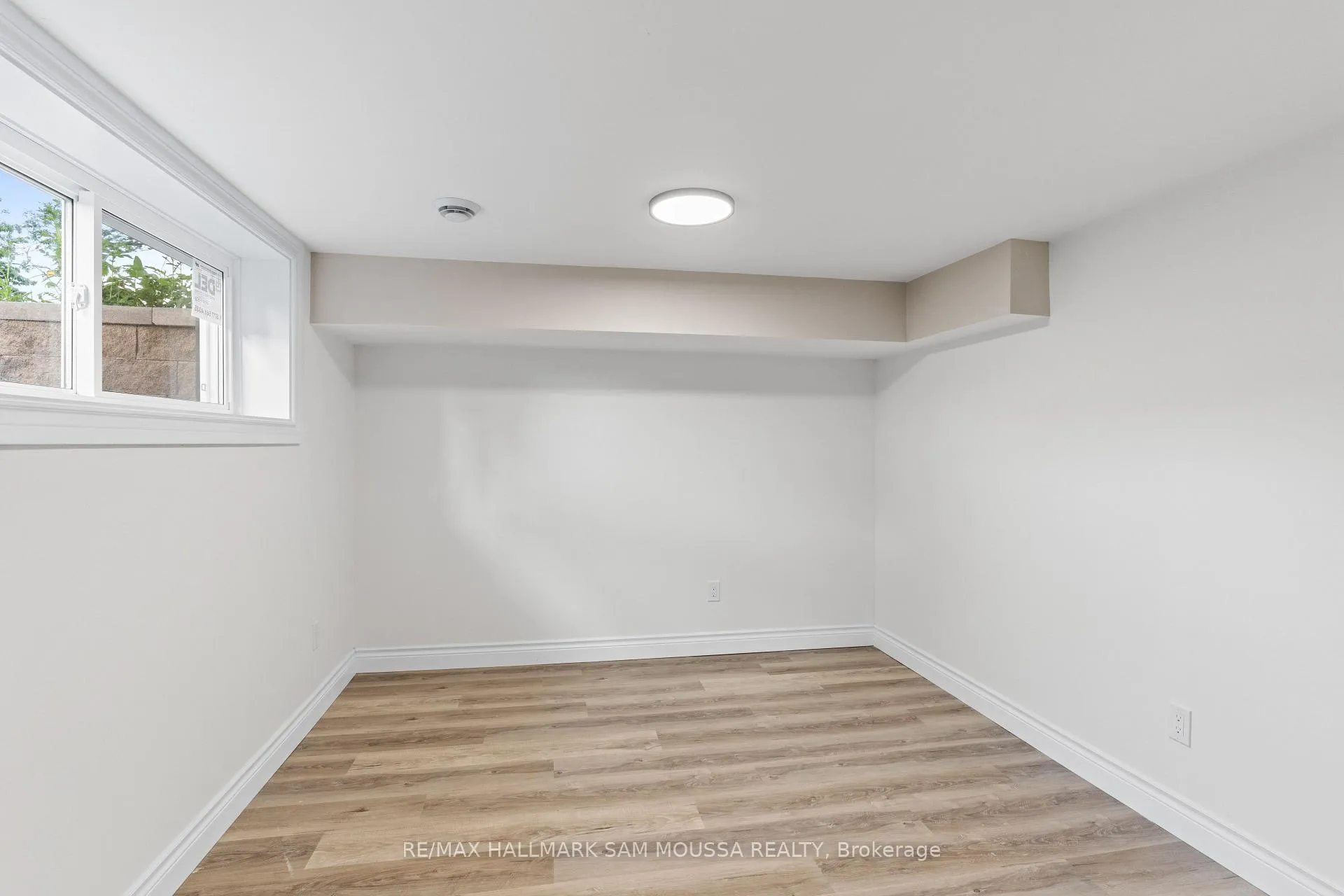 Photo 6 of Unit B, 912 Smyth Road, Ottawa, Elmvale Acres/Urbandale — HOMEH
