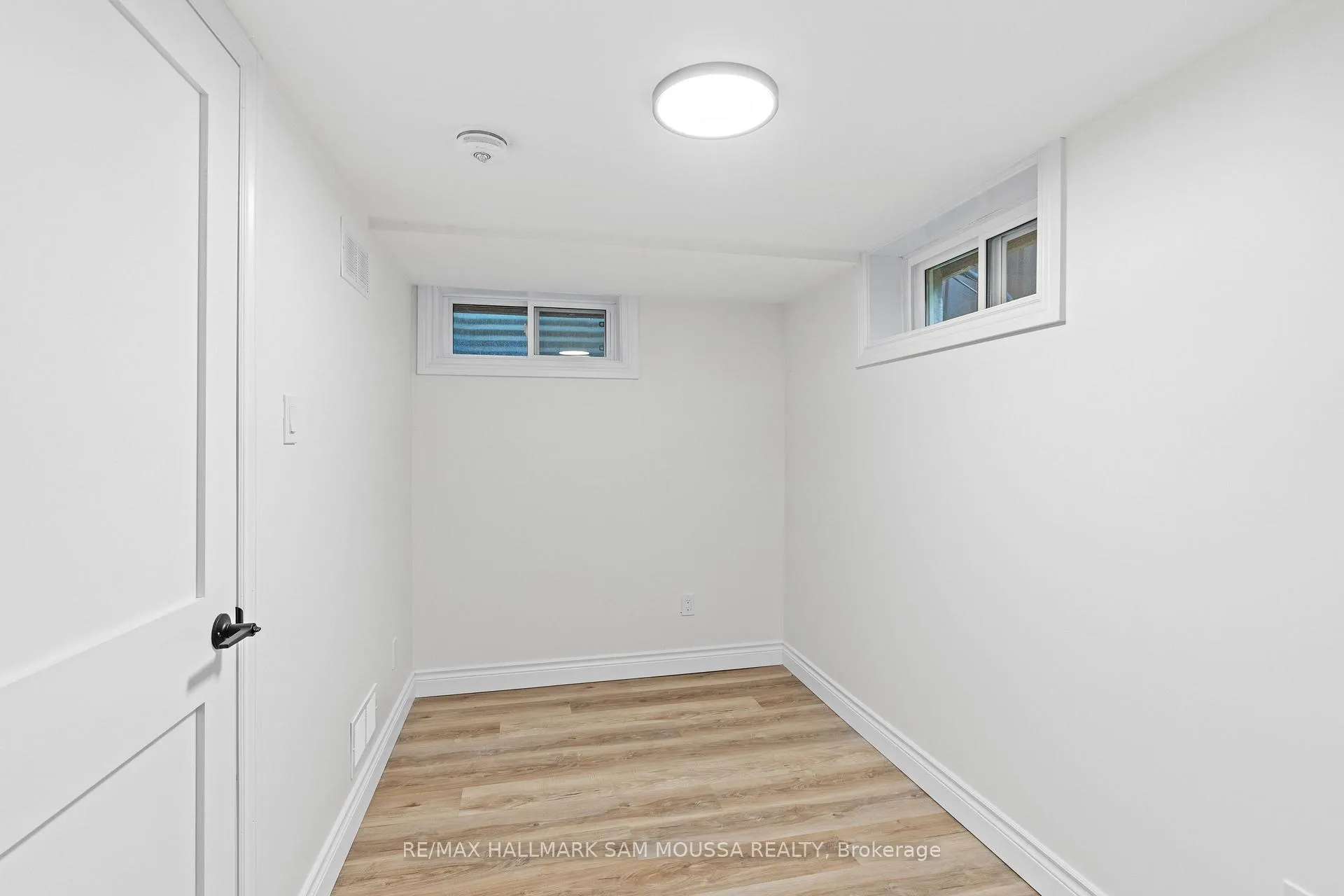 Photo 10 of Unit B, 912 Smyth Road, Ottawa, Elmvale Acres/Urbandale — HOMEH